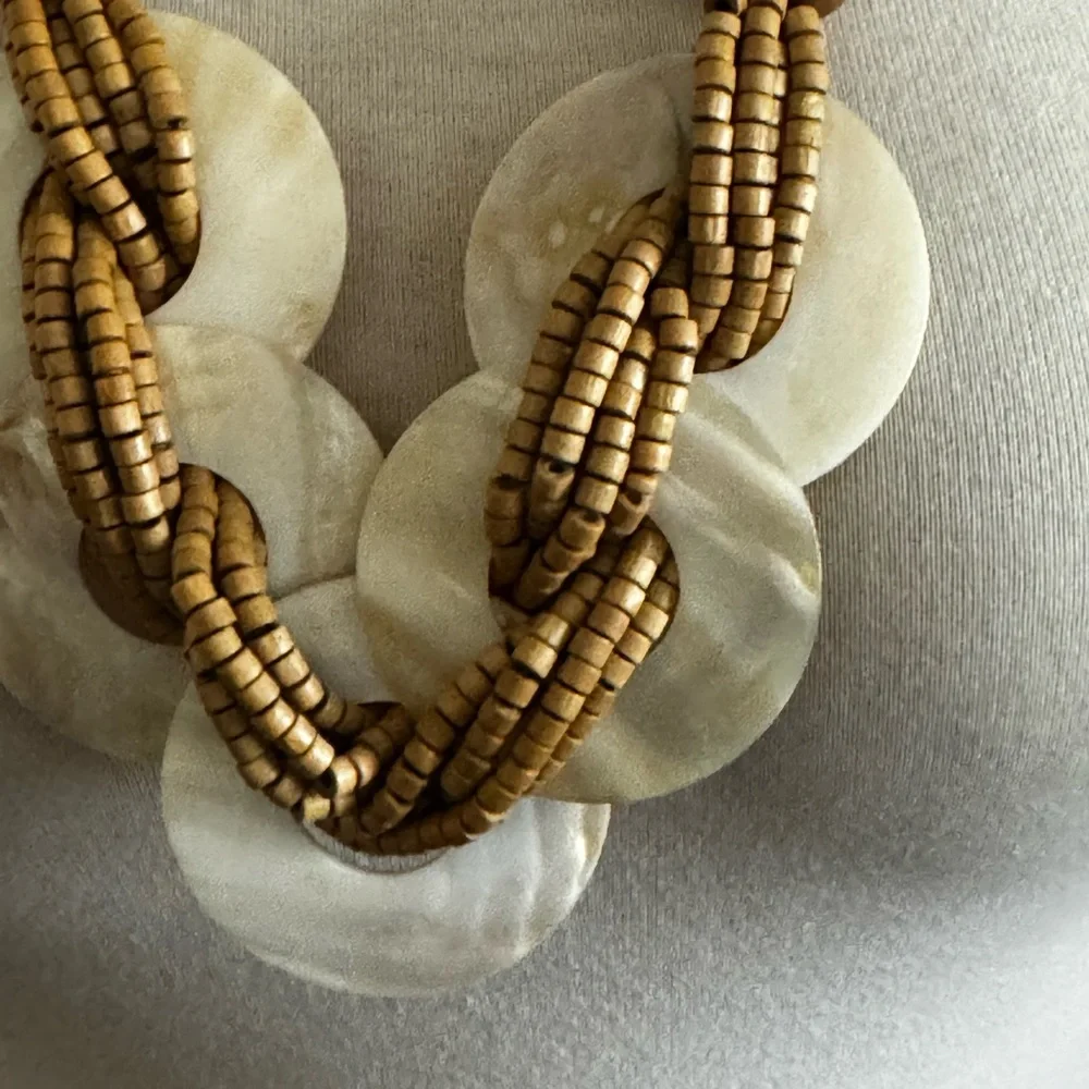 Beautiful statement necklace with natural wood